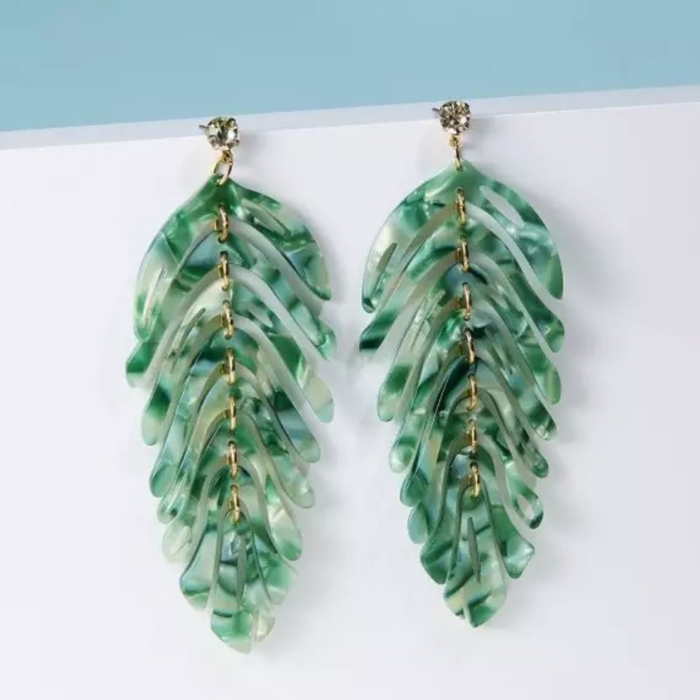 🎉 New Cubana Large Green Leaf Dangle Earrings